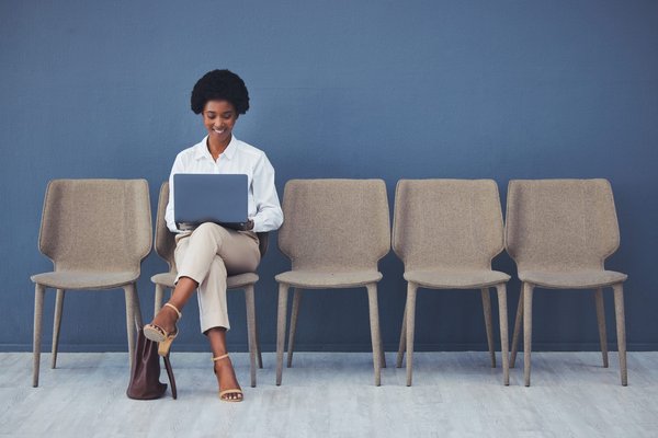 Comment maximiser les opportunités de réseau pour une recherche d'emploi dans la finance ?