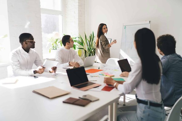 Quelles stratégies pour enseigner la critique littéraire des romans dystopiques ?